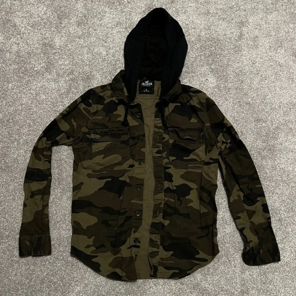 Hollister Camo Hooded Button-Up Lightweight Jacket Size Small - Picture 1 of 2
